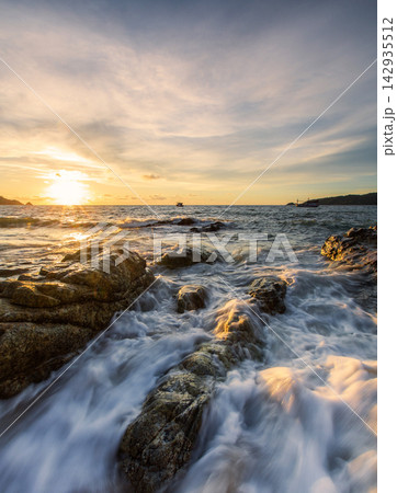 beautiful sunset on the beach 142935512