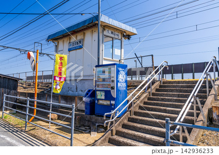 JR瀬戸大橋線 久々原駅の春の風景1 岡山県都窪郡早島町 JR瀬戸大橋線 久々原駅の春の風景1 岡山県都窪郡早島町 142936233