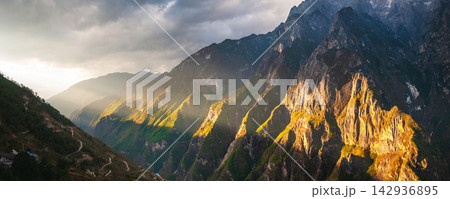 panorama of mountains 142936895