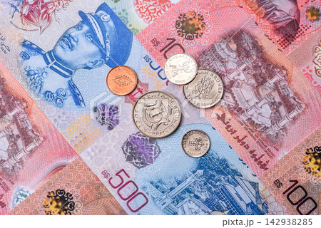 Brunei paper money, dollar banknotes and sen coins as currency for exchange or travel. Brunei money Brunei paper money, dollar banknotes and sen coins as currency for exchange or travel. Brunei money 142938285