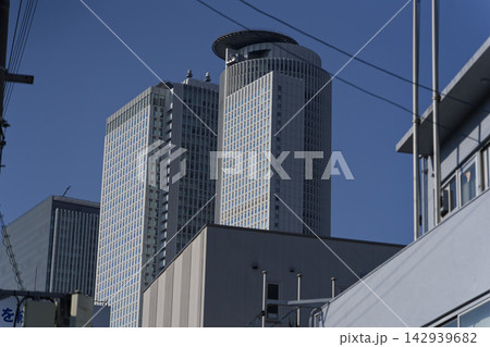 名古屋駅前の近代的な高層ビル群と都市風景 名古屋駅前の近代的な高層ビル群と都市風景 142939682