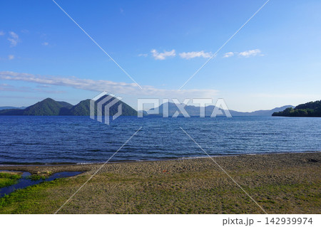 浮見堂公園のあたりから見る洞爺湖と中島 浮見堂公園のあたりから見る洞爺湖と中島 142939974