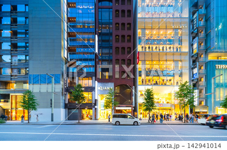 東京銀座・ショッピングイメージ　銀座通り 142941014