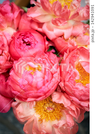Stalls with flowers and bouquets at local street market 142941091