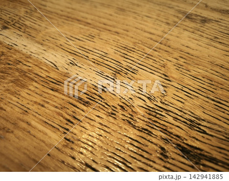 Dense wood texture with smooth, wavy lines 142941885