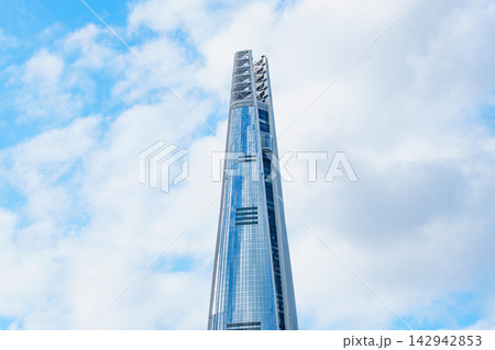 Seoul, South Korea - Sep. 18, 2026 : Lotte World Tower reaching into the clear blue sky with white clouds in Seoul, South Korea Seoul, South Korea - Sep. 18, 2026 : Lotte World Tower reaching into the clear blue sky with white clouds in Seoul, South Korea 142942853