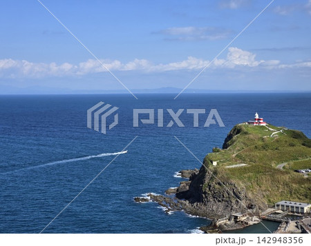 小樽高島岬の日和山灯台と日本海を望む絶景 小樽高島岬の日和山灯台と日本海を望む絶景 142948356