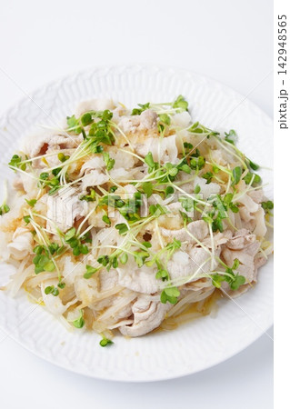 豚肉冷しゃぶしゃぶ 豚肉冷しゃぶしゃぶ 142948565