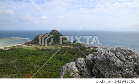 海と空と緑の島々が織りなす絶景 海と空と緑の島々が織りなす絶景 142949550