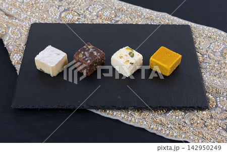 インドのお菓子 バルフィ インドのお菓子 バルフィ 142950249