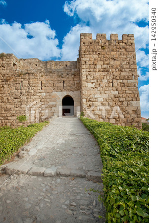 Ruins of a 12th century Crusader Castle in Byblos, Lebanon 142950340