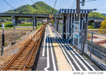 JR宇野線　常山駅の春の風景1　岡山県玉野市 142951280