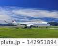 有道路を走行中のA350 有道路を走行中のA350 142951894