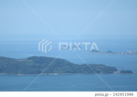 青い海と島々の絶景 142951996