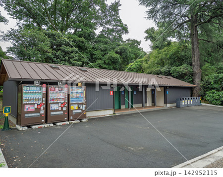 公園に設置されたトイレの建物外観 142952115