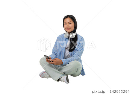Woman using smartphone while sitting on the floor, PNG 142955294
