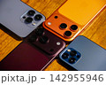 スマホ 142955946