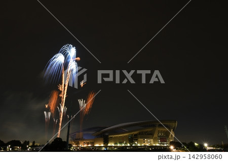 夜空に咲く大輪 埼玉スタジアム 花火大会 夜空に咲く大輪 埼玉スタジアム 花火大会 142958060