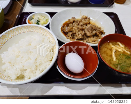 牛皿定食 142958223