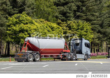 A large tractor unit coupled with a bulk cement trailer (BCT) A large tractor unit coupled with a bulk cement trailer (BCT) 142958310
