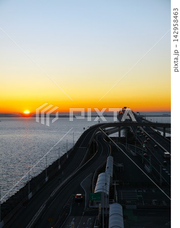 海ほたるから見る朝焼け 142958463