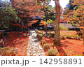 秋の鹿王院（京都市右京区）の風景 142958891