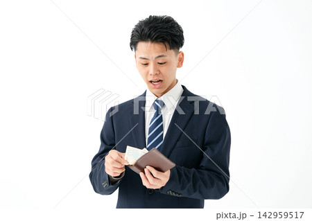 お金がない若い男性 スーツ お金がない若い男性 スーツ 142959517