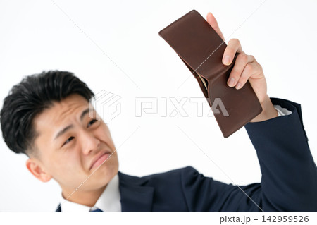 お金がない若い男性 スーツ お金がない若い男性 スーツ 142959526