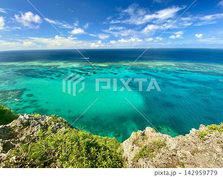 断崖絶壁からの絶景 断崖絶壁からの絶景 142959779