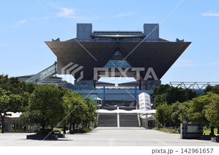 特徴的なデザインの建築物、東京ビッグサイト 142961657