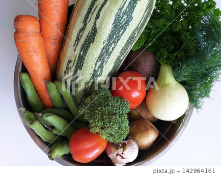 Fresh vegetables in a rustic bowl Fresh vegetables in a rustic bowl 142964161