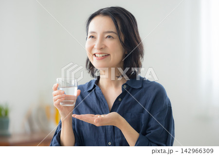 服薬イメージ 服薬イメージ 142966309