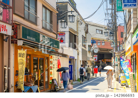 小田急線・豪徳寺駅前 商店街 小田急線・豪徳寺駅前 商店街 142966693