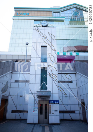 新宿の街並み 142966788