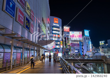 八王子駅前の都市夜景・繁華街 八王子駅前の都市夜景・繁華街 142968240