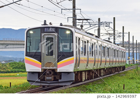 羽越本線 岩舟町-村上 JR東日本 E129系 B18編成(新潟) 羽越本線 岩舟町-村上 JR東日本 E129系 B18編成(新潟) 142969397