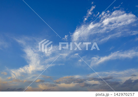 雲湧く空 142970257