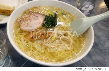 シンプルに味わう塩味…【塩ラーメン】 142970384