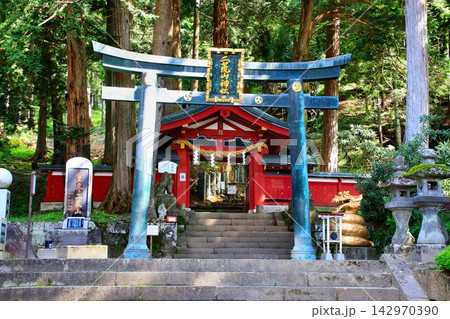 中禅寺湖の畔に鎮座する『下野国一宮』【二荒山神社・中宮祠】の… 【奥宮登拝口】 142970390