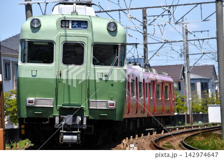 カーブを走る名鉄6000系電車1次車 (イモムシ色) 142974647