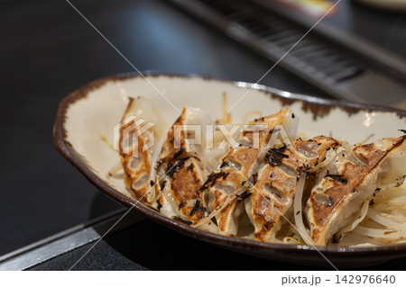 美味しそうな餃子 142976640