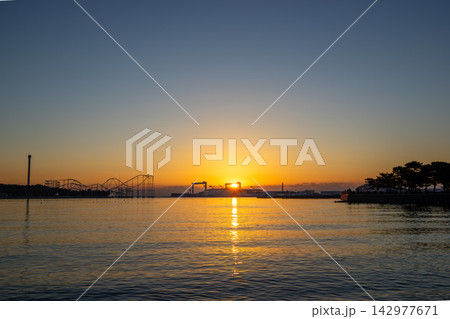 《神奈川県》日本の絶景 海の公園から見る初日の出 《神奈川県》日本の絶景 海の公園から見る初日の出 142977671