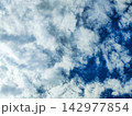 雲の多い青空 雲の多い青空 142977854