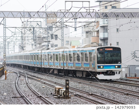 【東西線】雨の葛西駅に停車する普通列車 【東西線】雨の葛西駅に停車する普通列車 142979093