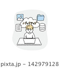 大切なデータをクラウドにバックアップする男性 142979128