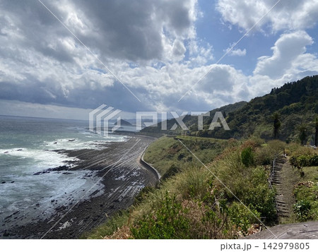 地球の歴史を感じさせる豊かな自然と海岸景観 地球の歴史を感じさせる豊かな自然と海岸景観 142979805
