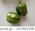 採れたて新鮮な手作りピーマン 142981206