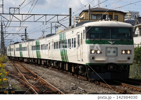 南古谷に進入する 185系 B6編成 回送 142984030