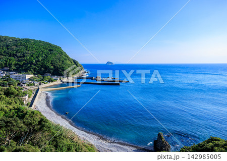 鹿児島県いちき串木野市 土川漁港の俯瞰風景 142985005