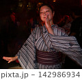 盆踊りの女性 142986934